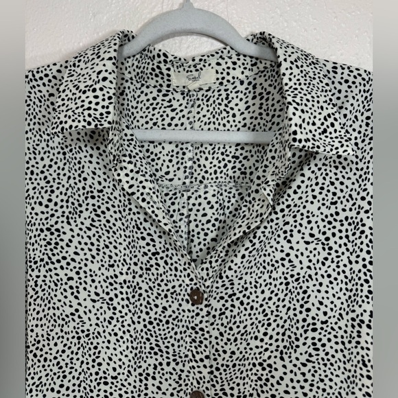 Easel Leopard Animal Print Button Down Front Oversized Shirt Women’s Size Large - Picture 3 of 13